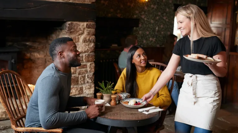 Waitress Returns $1,700 and Earns Praise for Her Integrity