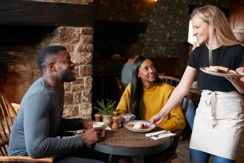 Waitress Returns $1,700 and Earns Praise for Her Integrity